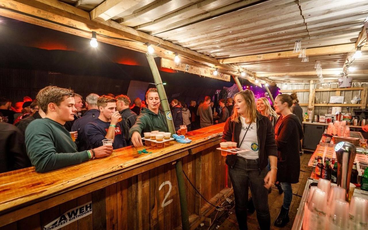 Alleen 'echt' bier aan de tap bij Cornfest Giethoorn. "We houden niet van festivalbier"