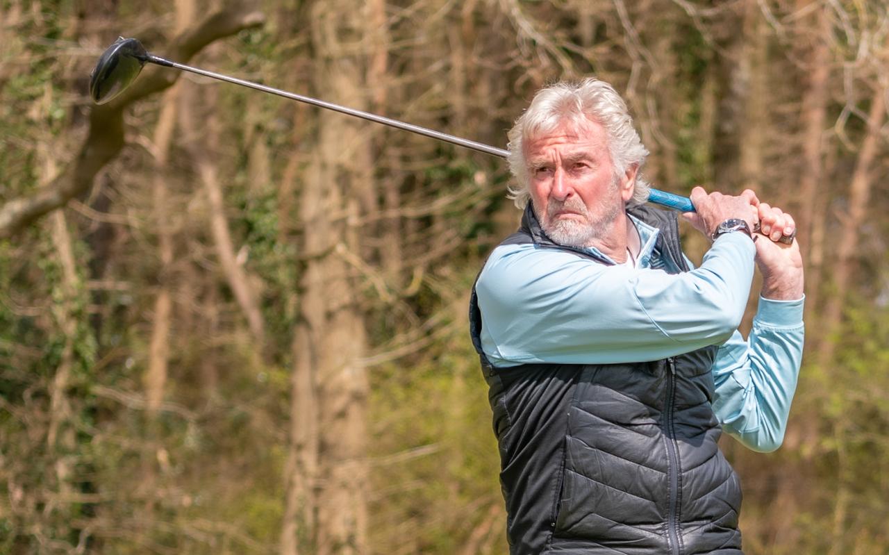 Johan Zandstra is tegenwoordig veel op de golfbaan in zijn woonplaats Havelte te vinden: "Ik volg het voetbal nog wel, maar wel wat meer op afstand. Golfen is namelijk een geweldige vrijetijdsbesteding.” Johan Zandstra is tegenwoordig veel op de golfbaan in zijn woonplaats Havelte te vinden: "Ik volg het voetbal nog wel, maar wel wat meer op afstand. Golfen is namelijk een geweldige vrijetijdsbesteding.”