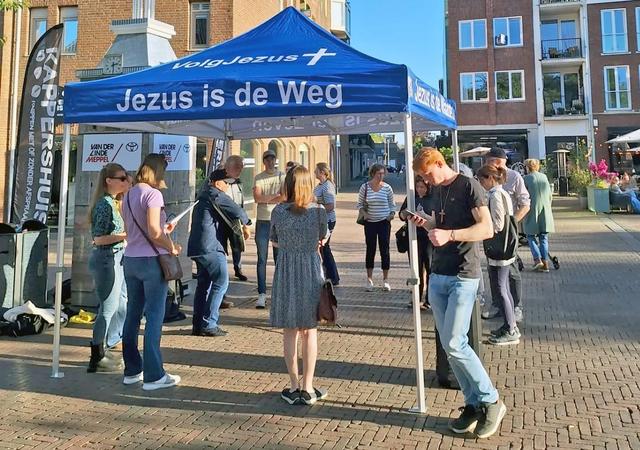Straatevangelisatie Meppel gaat door in een stichting: Goed Nieuws Meppel. ‘Het enige dat wij doen i