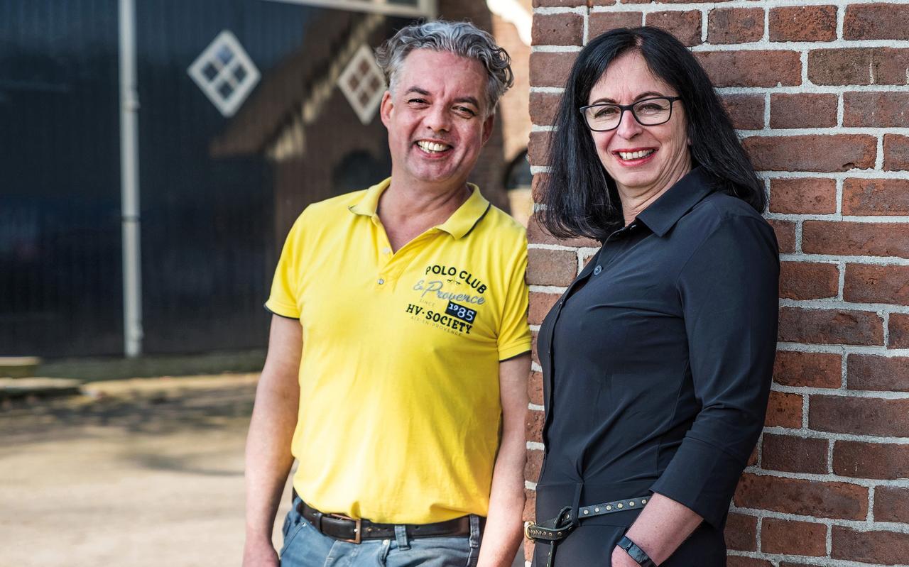 Wouter Westrate en Nicolle Jacobs bij hun woning. Wouter Westrate en Nicolle Jacobs bij hun woning.