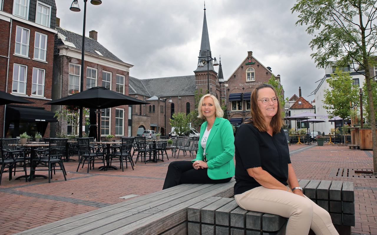 Gineke Meering van ZorgMies en Paula Bruinenberg (r) die ook daadwerkelijk werkt als zorgmies in de regio. Gineke Meering van ZorgMies en Paula Bruinenberg (r) die ook daadwerkelijk werkt als zorgmies in de regio.