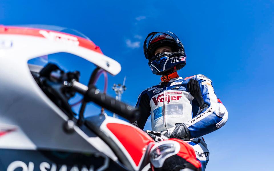 De 15-jarige motorcoureur Kiyano Veijer uit Staphorst heeft een goed gevoel overgehouden aan het openingsweekend van de strijd om de European Talent Cup.