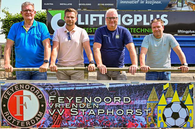 Kampioenen van Staphorst voetballen tegen Feyenoord Legends: ‘Het was veel geregel, maar het wordt g