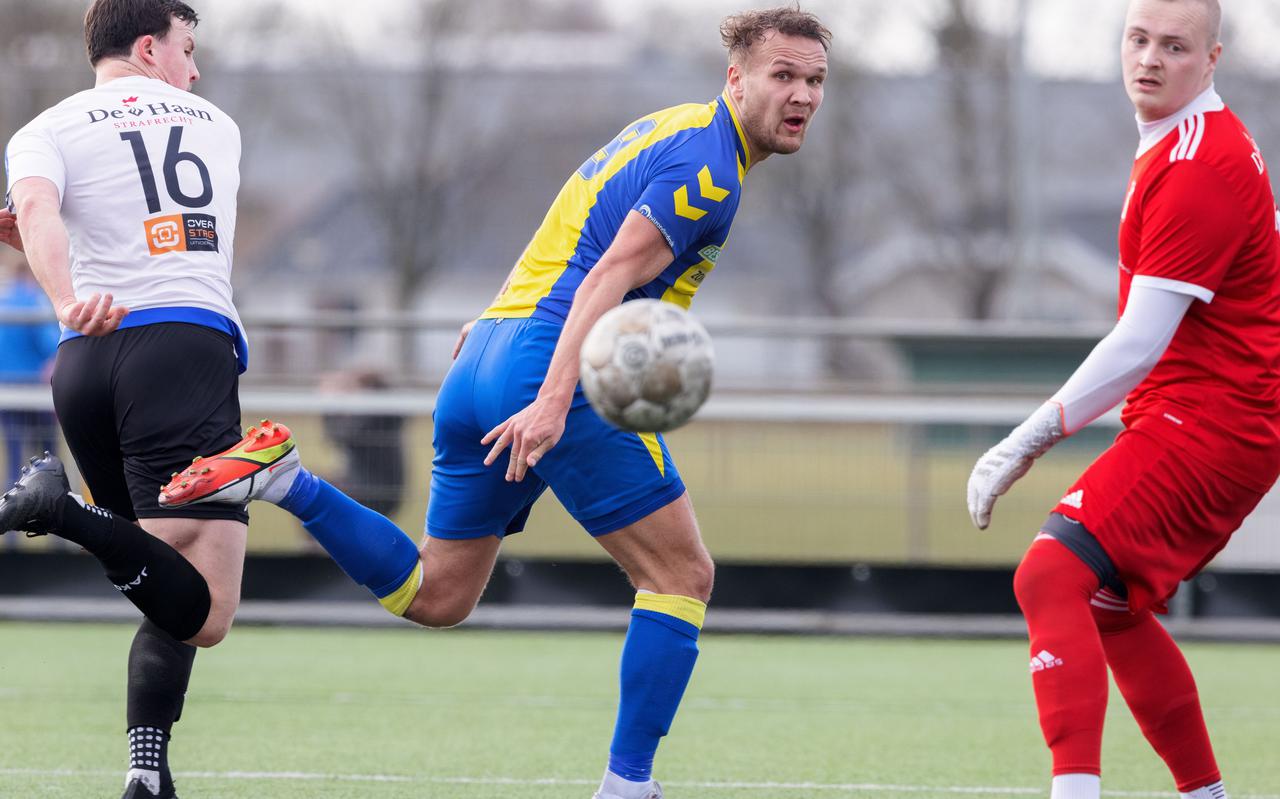 Olde Veste voetbalt zaterdag uit tegen Vv Groningen. Thuis werd met 6-0 gewonnen. Midvoor Davy Kuurman nam toen 4 van de 6 goals voor z'n rekening.
