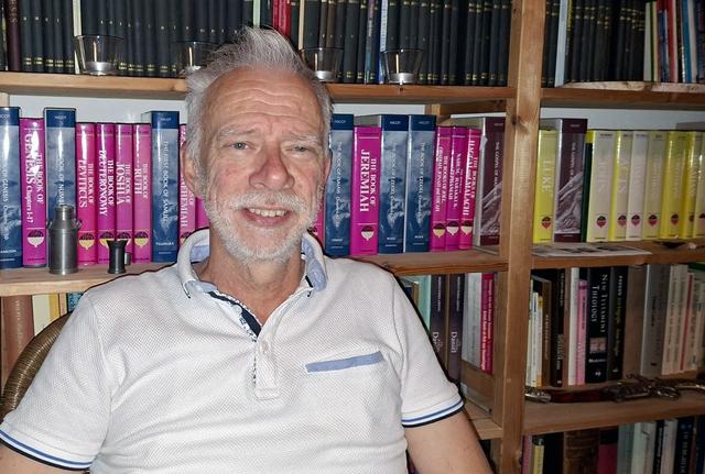 Vertrekkende dominee Rolf van Ommen moet zich emotioneel losscheuren van Rouveen: ‘Lastig’