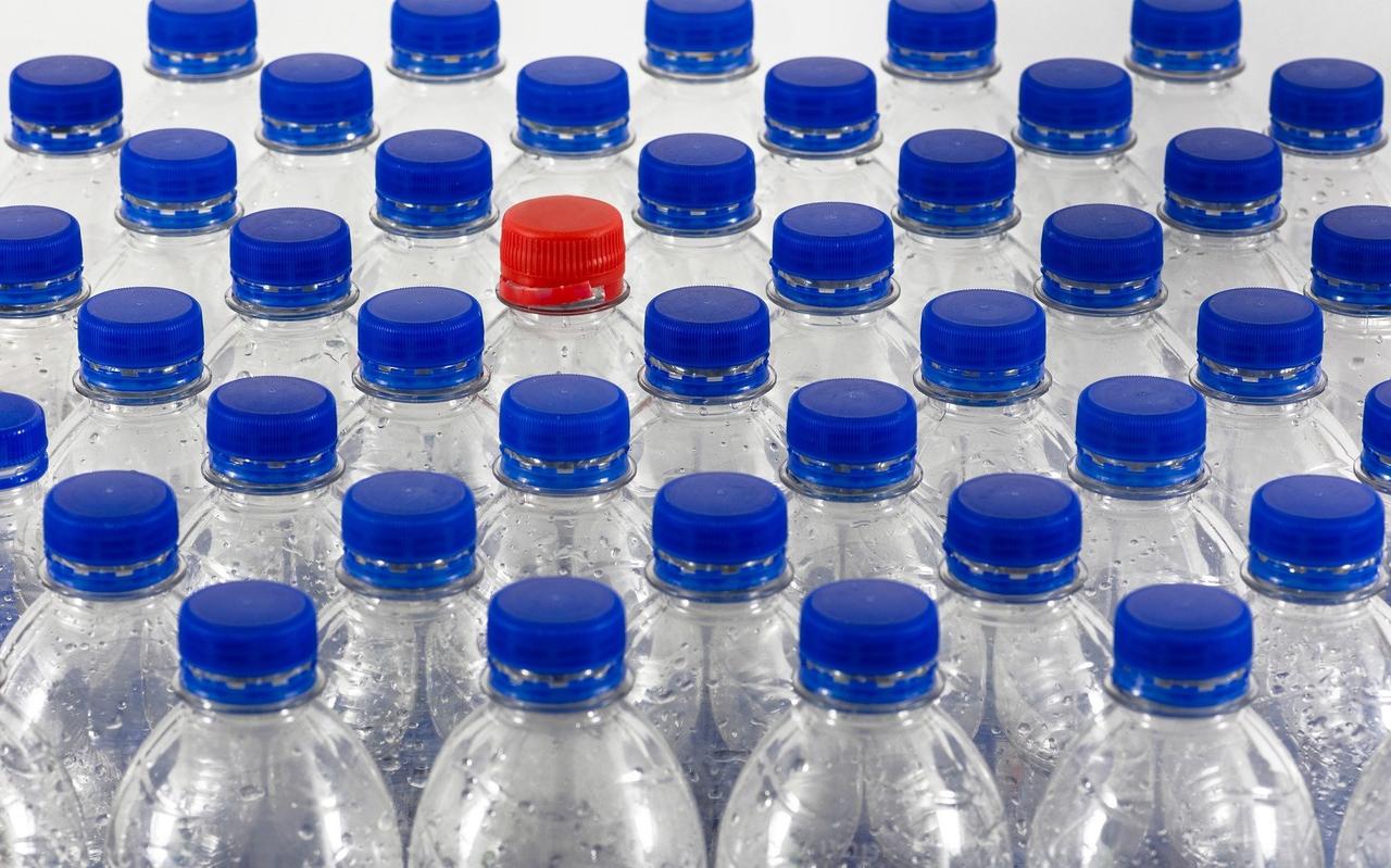 Vanaf 1 juli zit er statiegeld op kleine plastic flesjes. Vanaf 1 juli zit er statiegeld op kleine plastic flesjes.