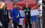 Corien Jansen (rechts) heeft op het wereldkampioenschap Obstacle Course Racing de titel voor zich opgeëist in de damescategorie 35+.