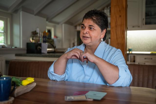 Geadopteerde Inti uit Willemsoord verandert haar naam en breekt met haar verleden: ‘Ik wil niet blij