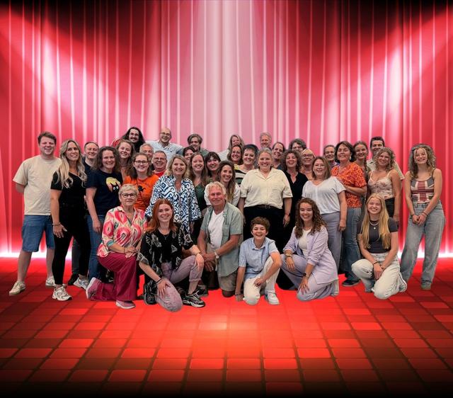 Josca en Mieke uit Meppel stralen in opvoering Charlie and the Chocolate Factory in Odeon