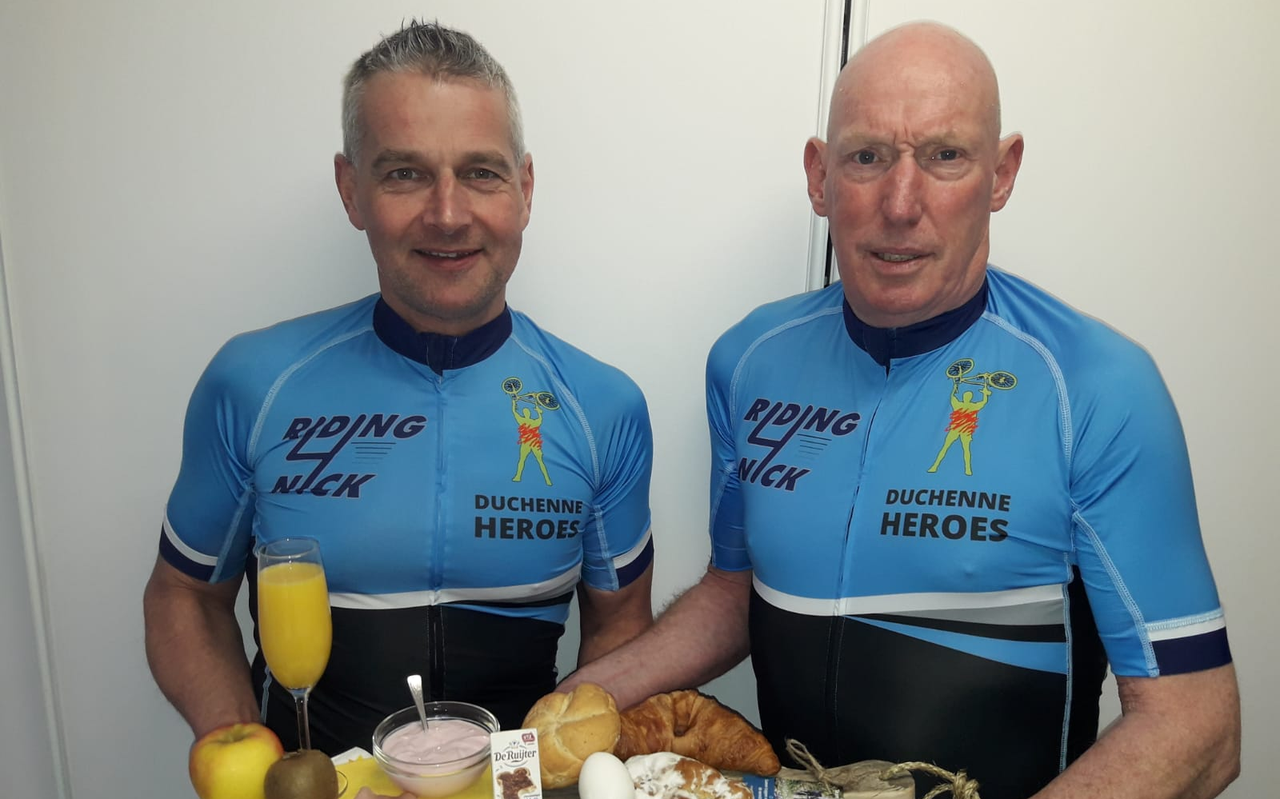 Frans Gerding en Jannes Jonker gaan op eerste paasdag verse ontbijtjes bezorgen. De opbrengst is bestemd voor onderzoek naar de spierziekte Duchenne. Frans Gerding en Jannes Jonker gaan op eerste paasdag verse ontbijtjes bezorgen. De opbrengst is bestemd voor onderzoek naar de spierziekte Duchenne.