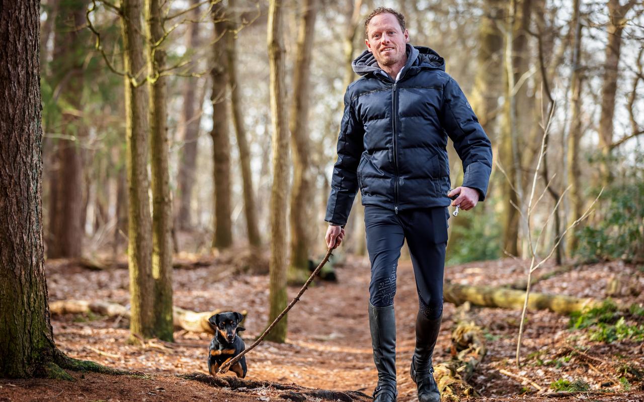Bert-Jan Zuidema en zijn jackrussellterriër Roxy zijn onafscheidelijk. Bert-Jan Zuidema en zijn jackrussellterriër Roxy zijn onafscheidelijk.
