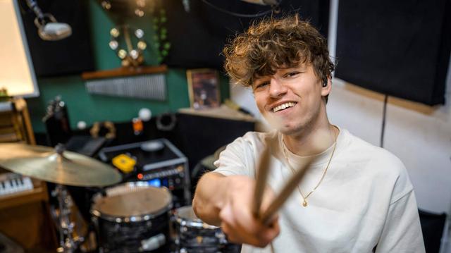 Dit is Sven (27), de drummer uit Haarlem die de show stal tijdens ‘The Passion’. ‘Ik werd uit bed ge