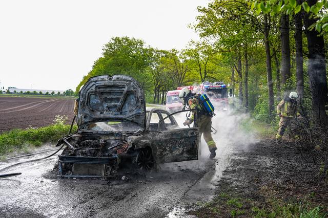 LIVE | Aanhoudingen na mishandeling in Meppel, auto vat vlam in Dalen en aardbeving van 1,9 op de sc