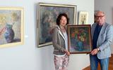 Berrie Land uit Meppel schenkt een schilderij van Stien Eelsingh aan het Stedelijk Museum Meppel.