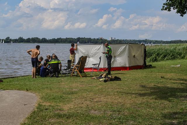 LIVE | Brand in monumentale boerderij Toornwerd door blikseminslag, paarden uit schuur gered