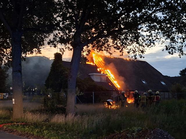 LIVE | Lange file op N362 tussen Scheemda en Delfzijl en boerderij in brand in Borger