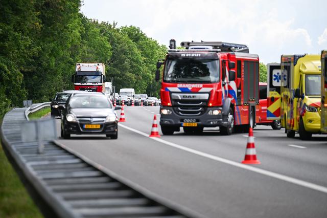 LIVE | Politie vindt drugslab in Bovensmilde en traumahelikopter landt op A7