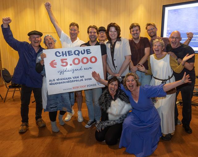 Meer geld te verdelen uit Bercoopfonds. Rederijkerskamer Ons Genoegen uit Blokzijl ontvangt waarderi