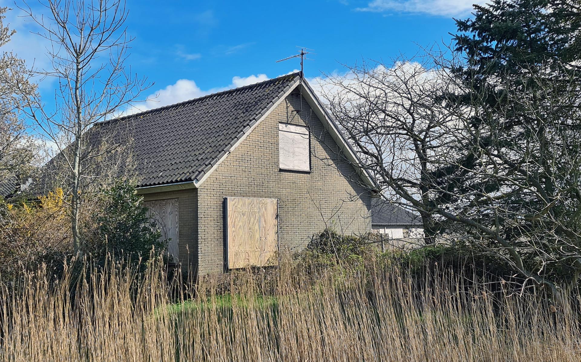 Onbewoonde boerderij bij natuurgebied wacht op sloop - Steenwijker Courant
