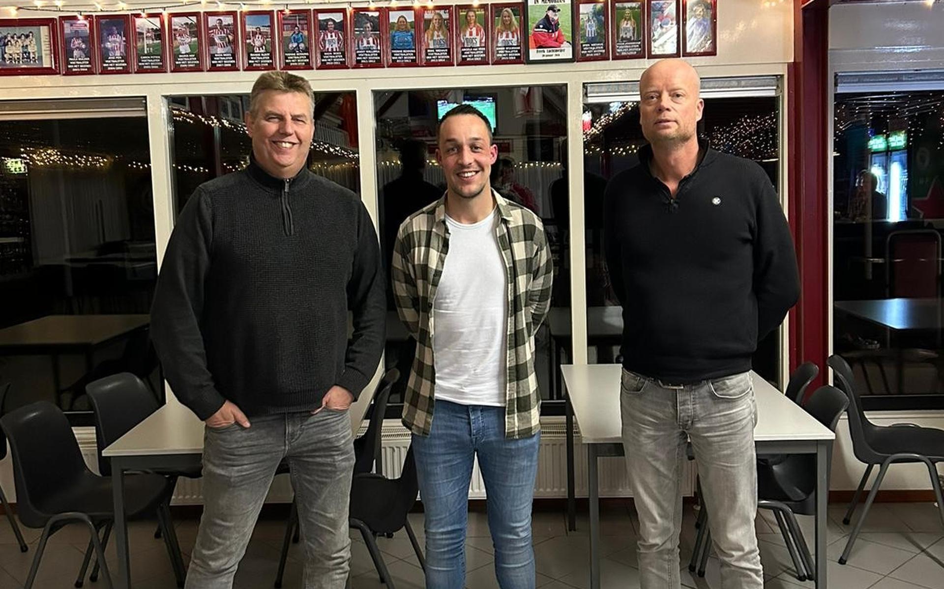 Frank van der Werf blijft aan als trainer bij VV De Blesse na contractverlenging