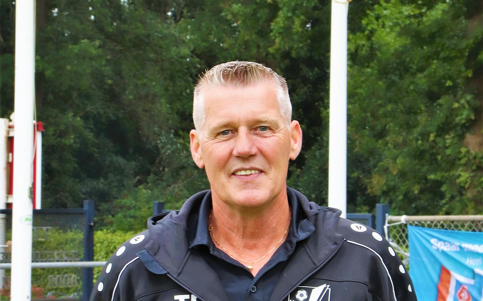 Trainer Teun Dikken blijft bij De Blesse