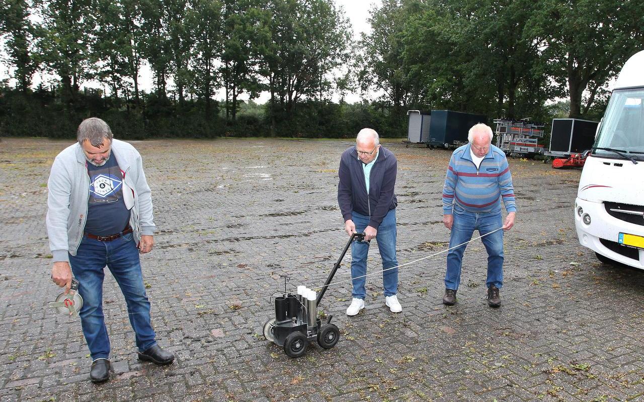 Camper en caravan stalling bij motorclub Rensport
Vrijwilligers bezig met de voorbereidingen Camper en caravan stalling bij motorclub Rensport
Vrijwilligers bezig met de voorbereidingen
