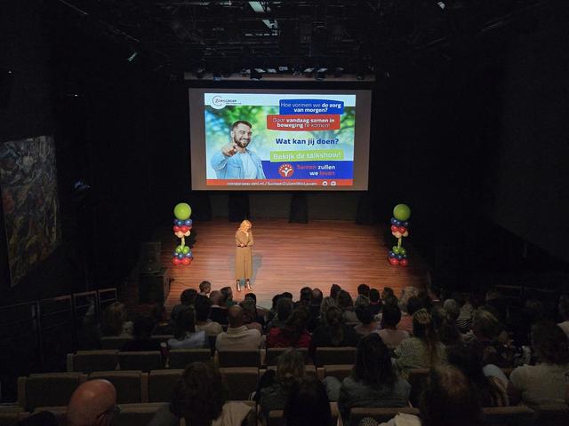 Hoe houden we zorg voor iedereen toegankelijk? Zorggroep Oude en Nieuwe Land lanceert talkshow ‘Same