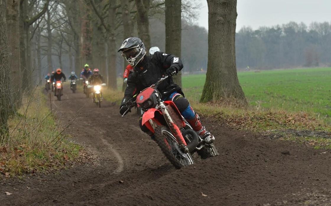 Off-the-road-rit start in Vinkega