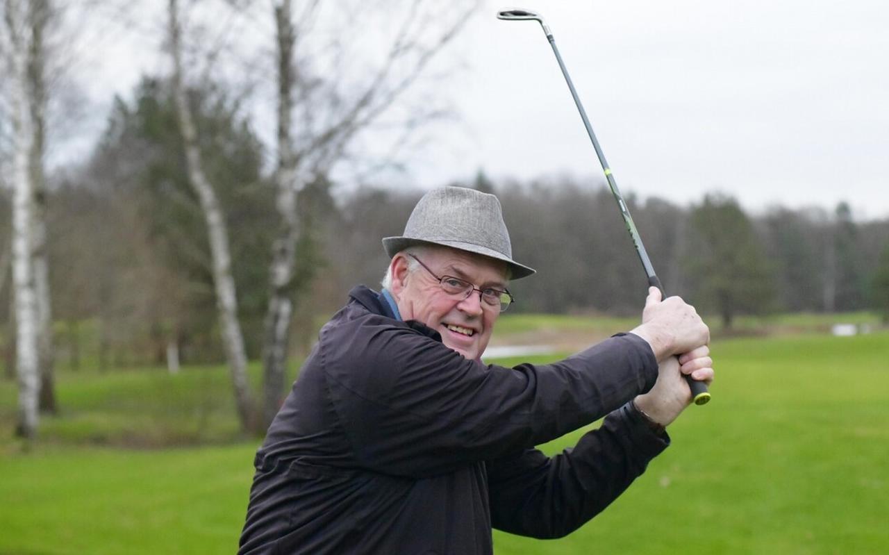 Joop Alssema is zelf een echte golffanaat: „Ik denk dat ik wel zo’n drie keer per week golf.” Joop Alssema is zelf een echte golffanaat: „Ik denk dat ik wel zo’n drie keer per week golf.”