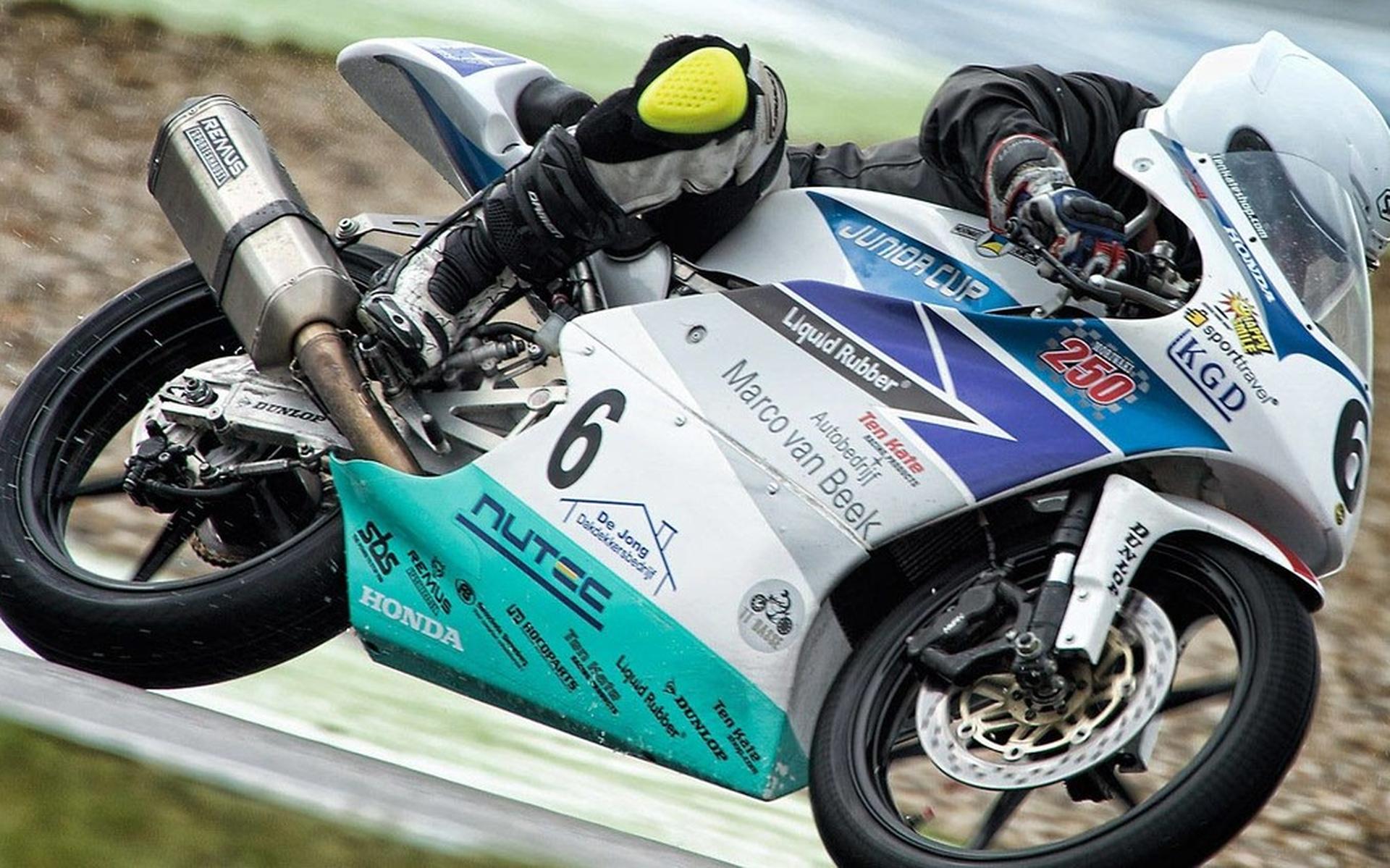 Vanuit Basse of Steenwijkerwold naar de British Superbike - Steenwijker Courant