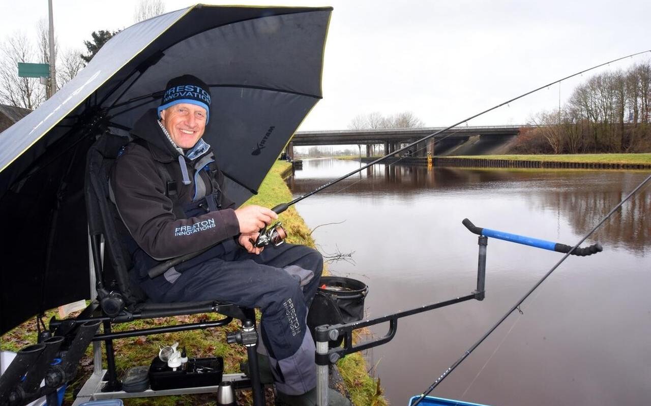 Kees Kist zoekt zeker drie keer per week een visstekkie langs de waterkant. Maar de komende weken zal dat niet gaan. Kees Kist zoekt zeker drie keer per week een visstekkie langs de waterkant. Maar de komende weken zal dat niet gaan.