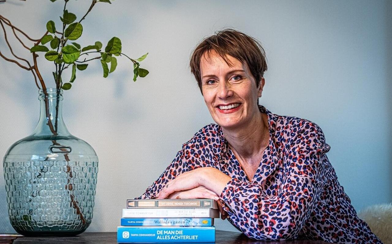 Tweeënhalf jaar geleden is Tanya Commandeur begonnen met het schrijven van haar vierde boek, ‘Rosa’s Oorlog’. Tweeënhalf jaar geleden is Tanya Commandeur begonnen met het schrijven van haar vierde boek, ‘Rosa’s Oorlog’.