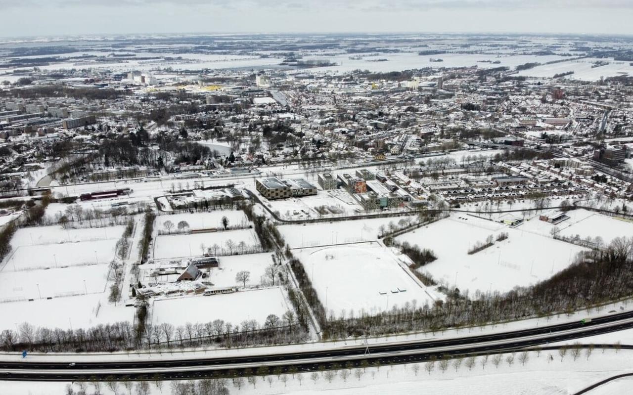Sportpark Ezinge herbergt nu nog drie voetbalclubs. Worden die club samengevoegd tot één? Het kan. Sportpark Ezinge herbergt nu nog drie voetbalclubs. Worden die club samengevoegd tot één? Het kan.