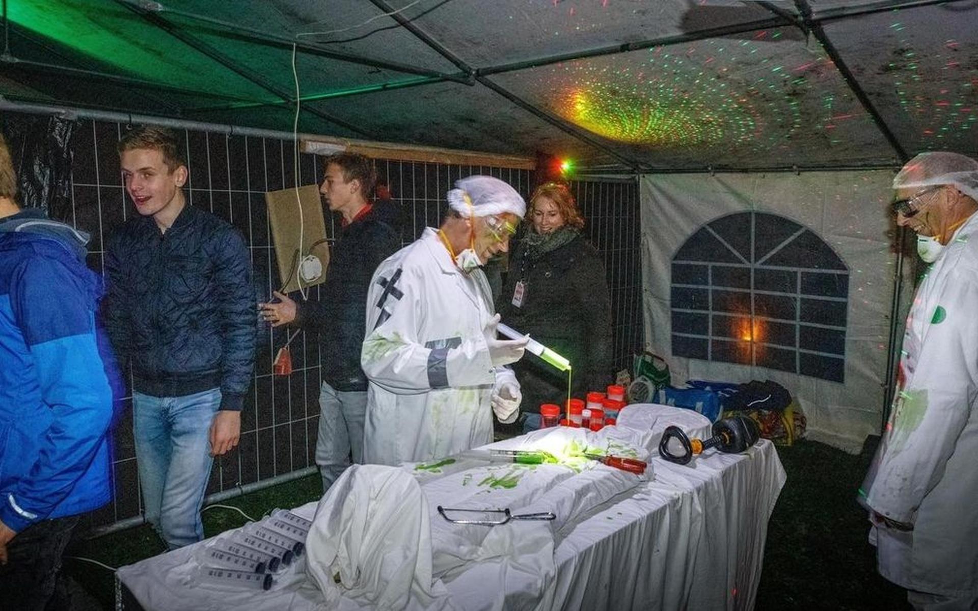 Oog in oog met zombies tijdens Spokentocht Paasloo - Steenwijker Courant
