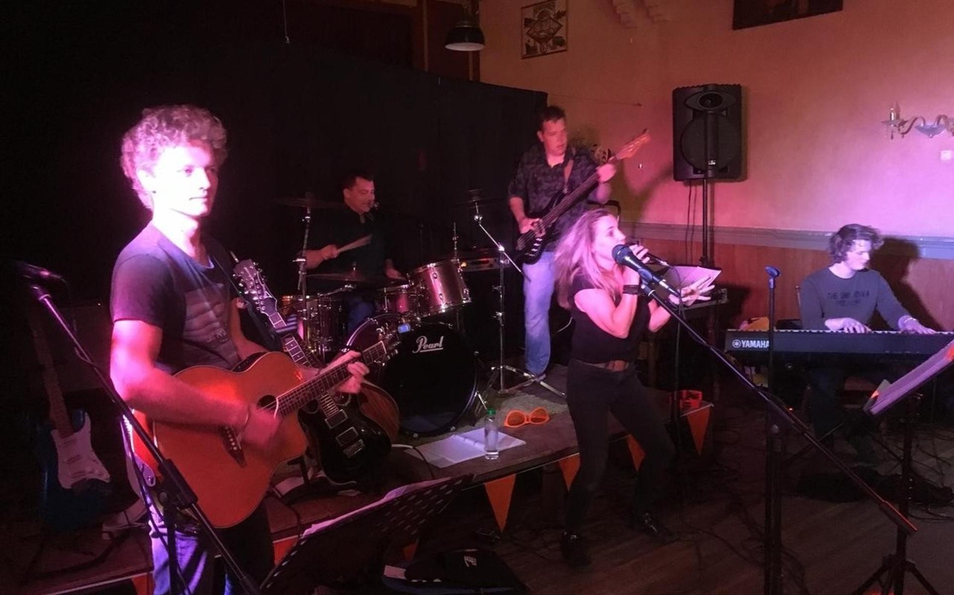 Plug-sessie levert nieuwe naam voor Dicky Woodstock - Steenwijker Courant