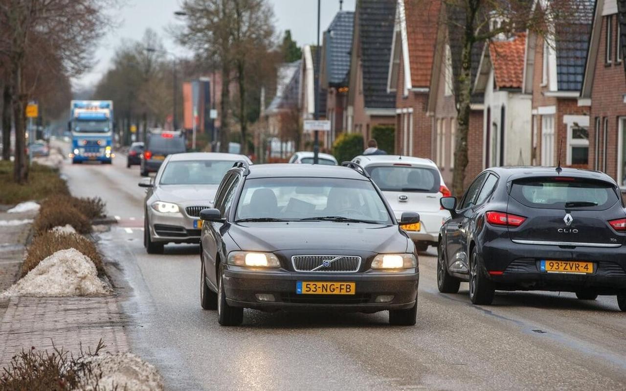De Steenwijkerweg heeft nu nog de inrichting als provinciale weg, zoals die in gebruik was vóór de opening van de A32 in 1988. De Steenwijkerweg heeft nu nog de inrichting als provinciale weg, zoals die in gebruik was vóór de opening van de A32 in 1988.