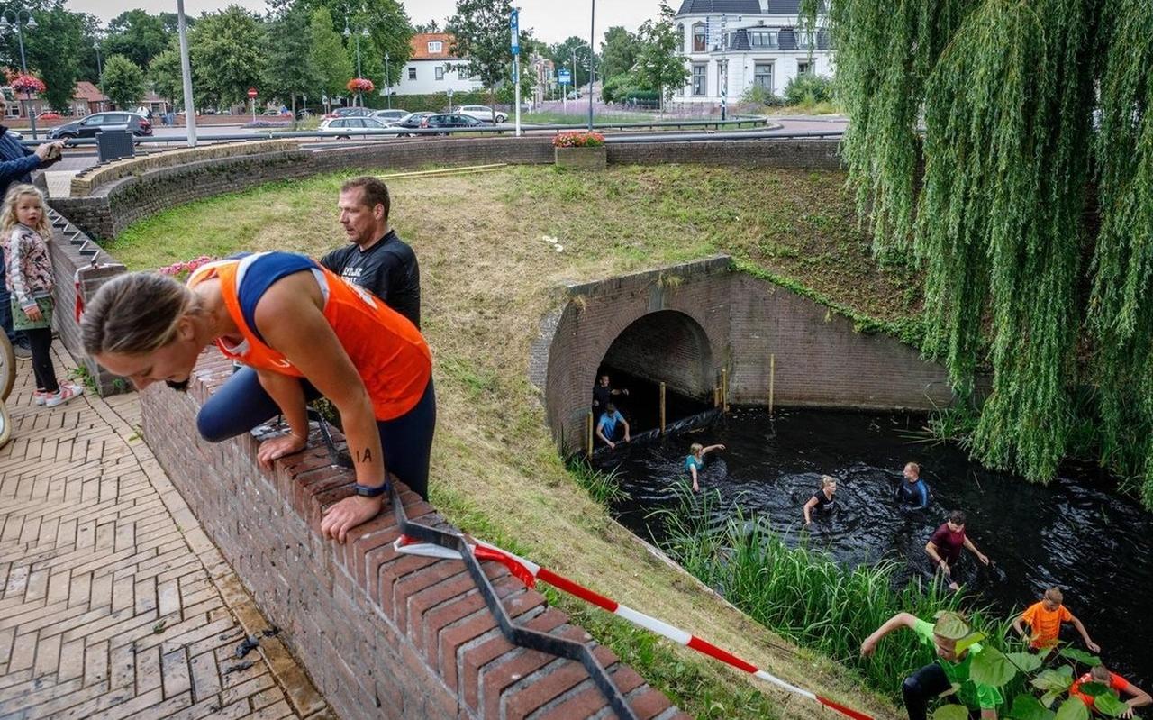 Tijdens de eerste editie van de Monkey Fun Run werd ook de gracht aangedaan. Tijdens de eerste editie van de Monkey Fun Run werd ook de gracht aangedaan.