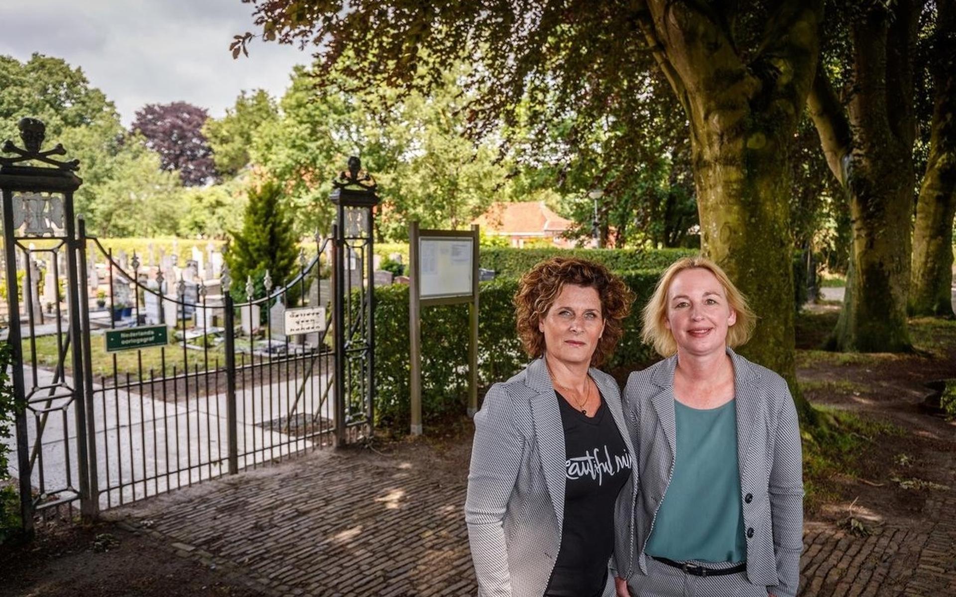 Uitvaartbegeleiders Alien en Jacqueline bundelen krachten - Steenwijker Courant