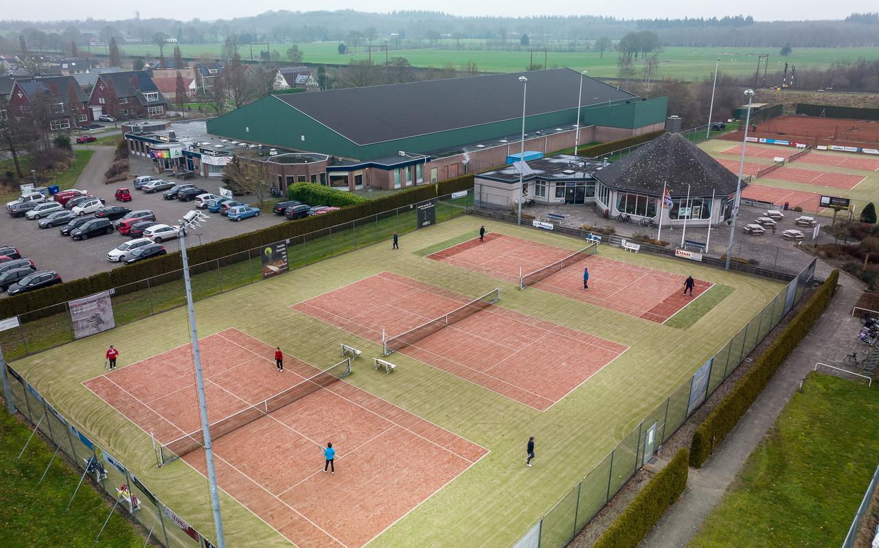 Het tennispark aan de J.H.W. Pasmanweg in Tuk gaat vanaf komende zaterdag al op de schop.