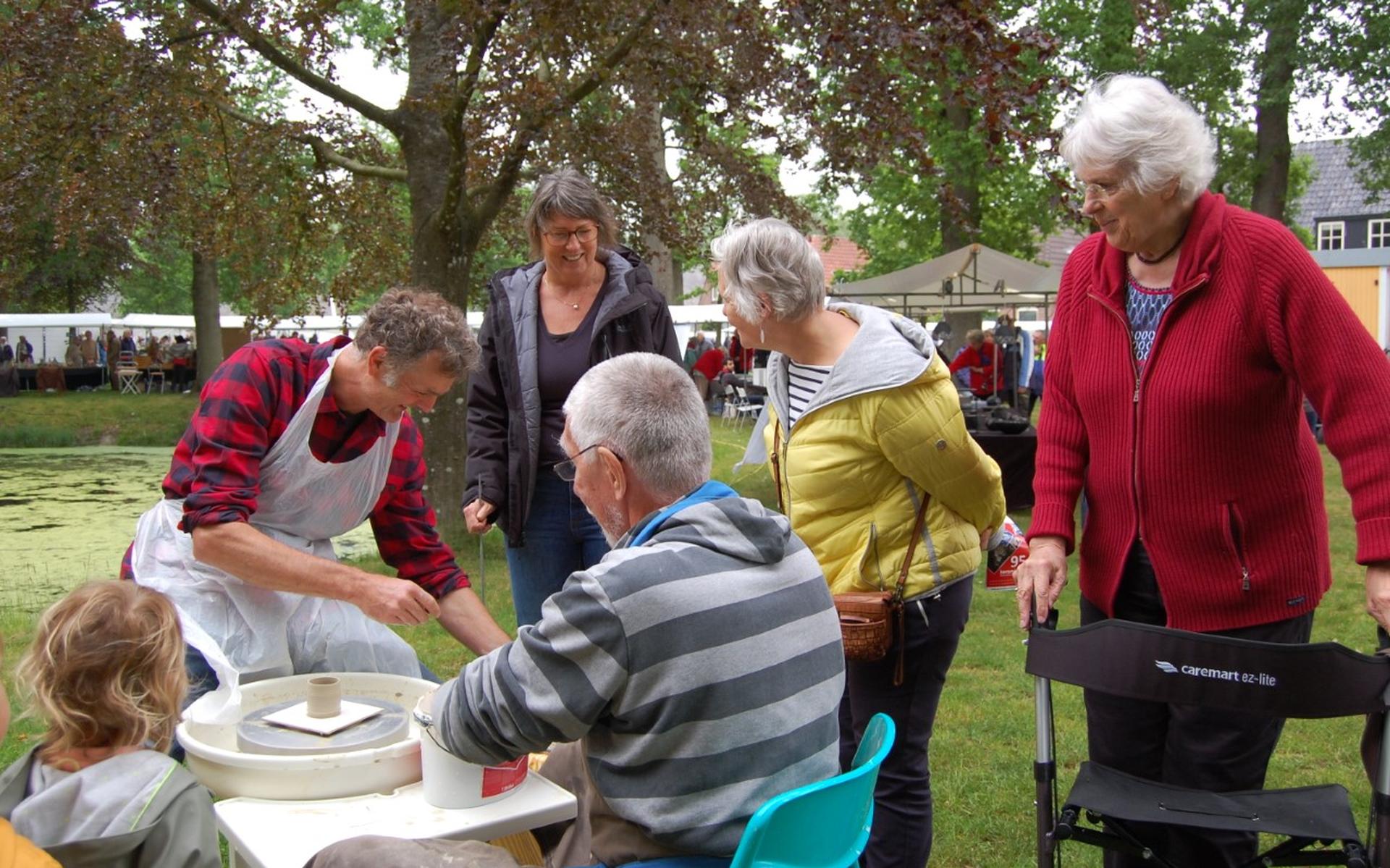 Hemelvaartsdag is er weer Keramiekmarkt in Dwingeloo.