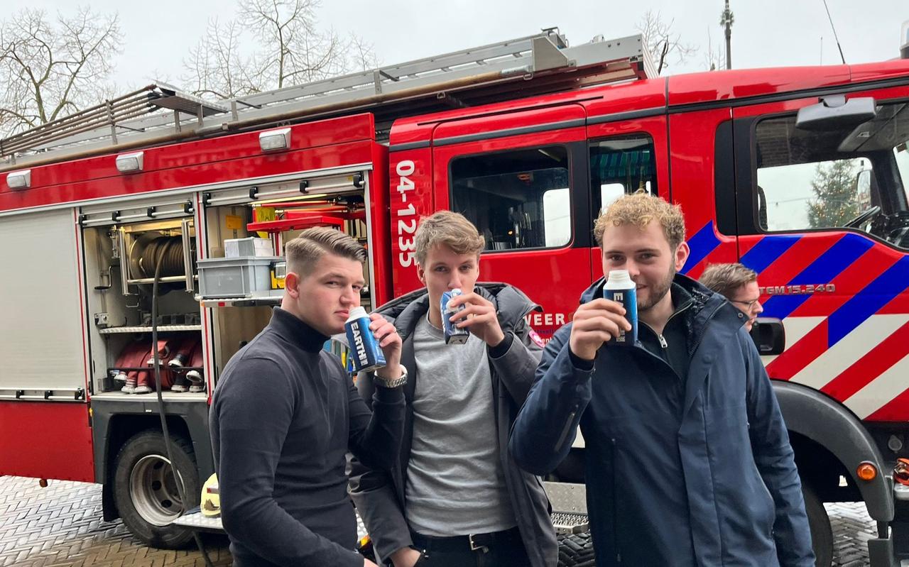 Jorn Mondria, Michiel Klarenbeek en Bjarne Stap, die een man uit een brandend huis hebben gehaald. Jorn Mondria, Michiel Klarenbeek en Bjarne Stap, die een man uit een brandend huis hebben gehaald.