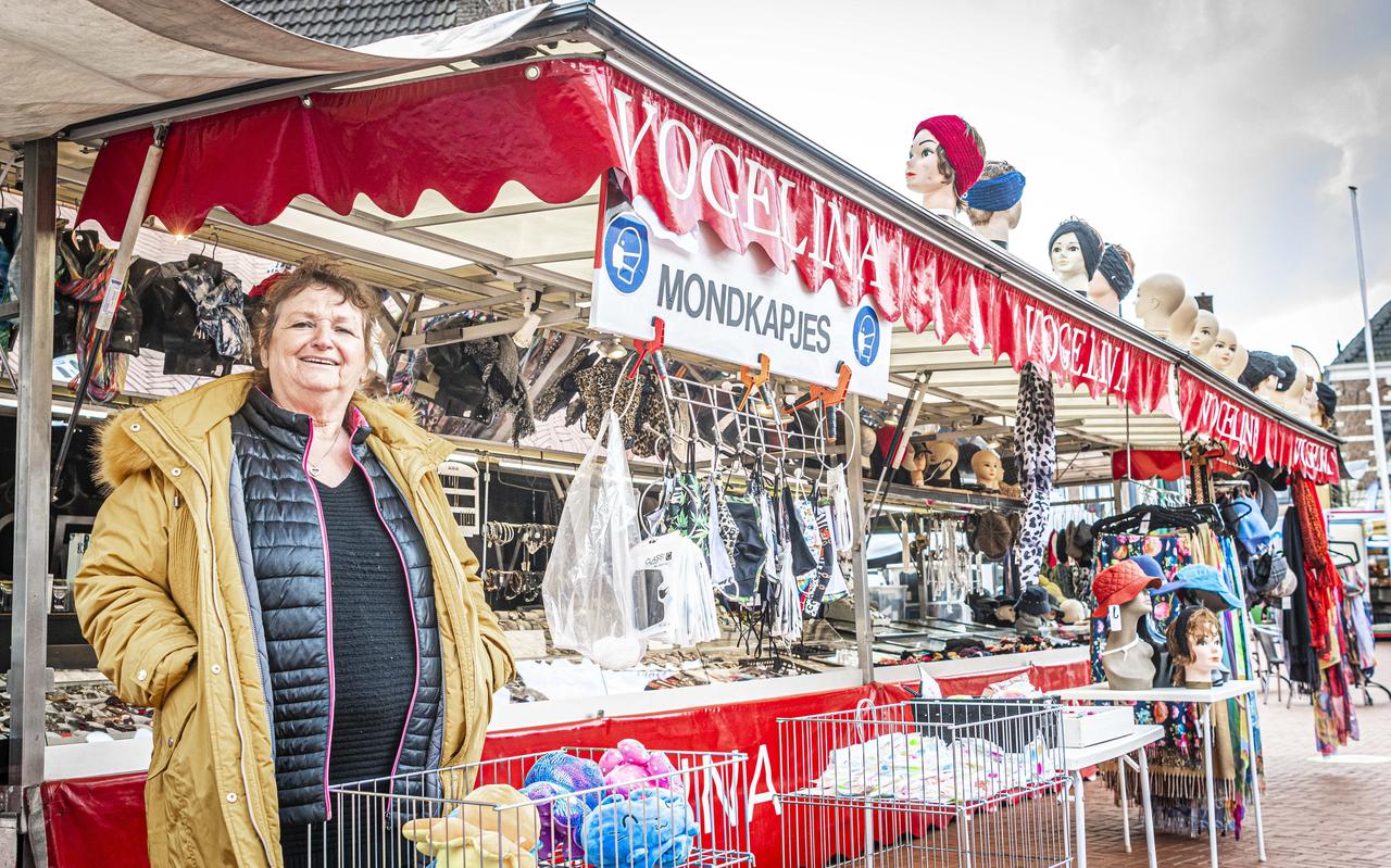 Vogelina is weer terug op de Markt in Steenwijk, tot vreugde van haar vaste klanten. Vogelina is weer terug op de Markt in Steenwijk, tot vreugde van haar vaste klanten.