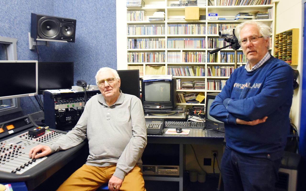 Herman van Hien en Jan Vermeulen in de SLOS-studio aan de Oostwijkstraat. Herman van Hien en Jan Vermeulen in de SLOS-studio aan de Oostwijkstraat.