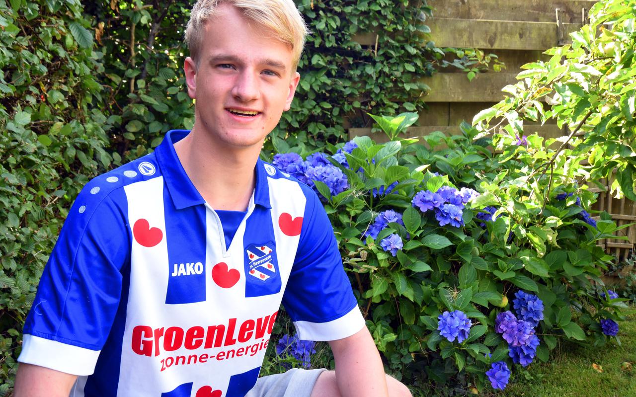 Steenwijker Thijmen van der Velde (17) in het pompeblêden shirt van SC Heerenveen.