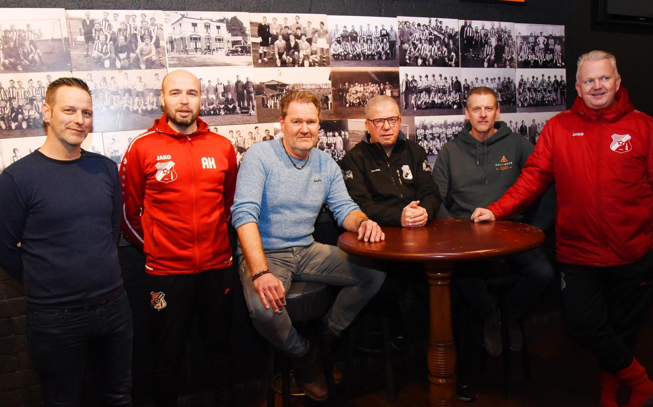 Adriaan Schild, Arno Kallenkoot, Sebastiaan Koolen, Jan Mulder, Arjan Bosma en Jeroen Dingerdis van Vv Steenwijk. Adriaan Schild, Arno Kallenkoot, Sebastiaan Koolen, Jan Mulder, Arjan Bosma en Jeroen Dingerdis van Vv Steenwijk.