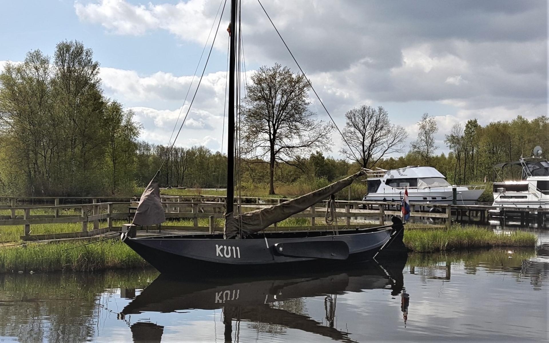 De historische Kuunder Punter, de KU11, waarmee vaarexcursies worden georganiseerd in De Weerribben, op de zaterdagen in de maanden juli en augustus