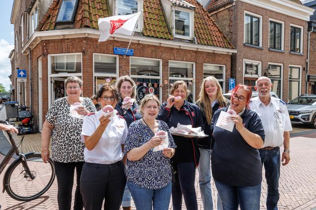 DonutDag trekt buurt in Steenwijk samen
