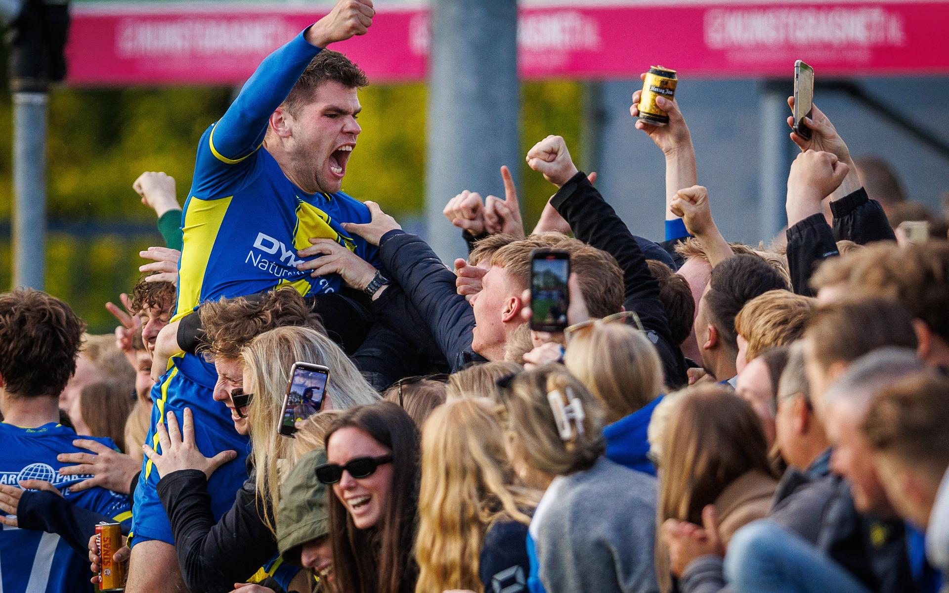 Vreugde alom bij Vierdedivisionist d’Olde Veste’54. Woensdagavond heeft de club uit Steenwijk de noordelijke districtsbeker bemachtigd. Zaterdag moet de blik echter alweer op de competitie gericht worden.