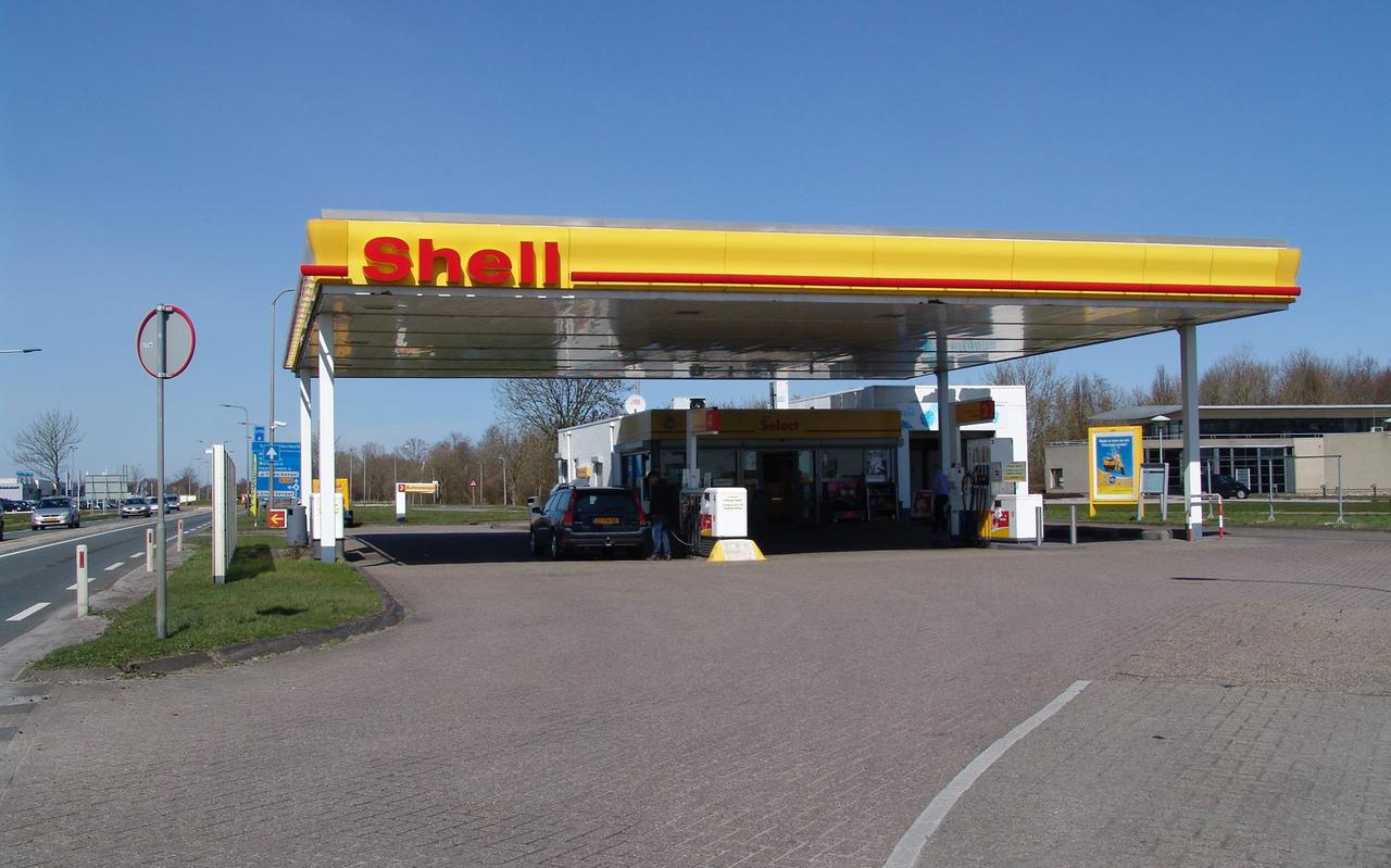 Het Shell tankstation aan de Ruxveenseweg.