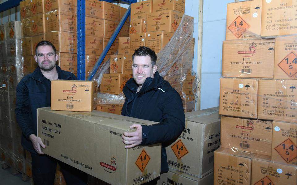 Hendrik en Rikes in de vuurwerkbunkers. 